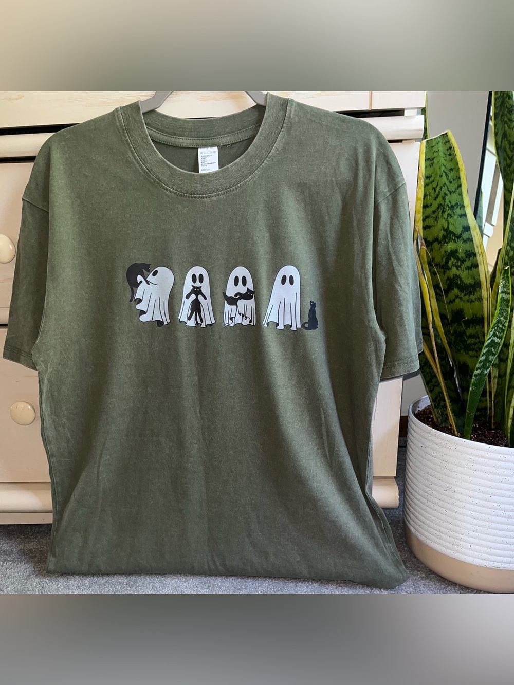 New Halloween Graphic Tshirt Ghost Holding Cat